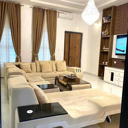 Urban Retreat Luxury Shortlet Apartment Lekki Ajah Lagos With Pool And Gym 外观 照片