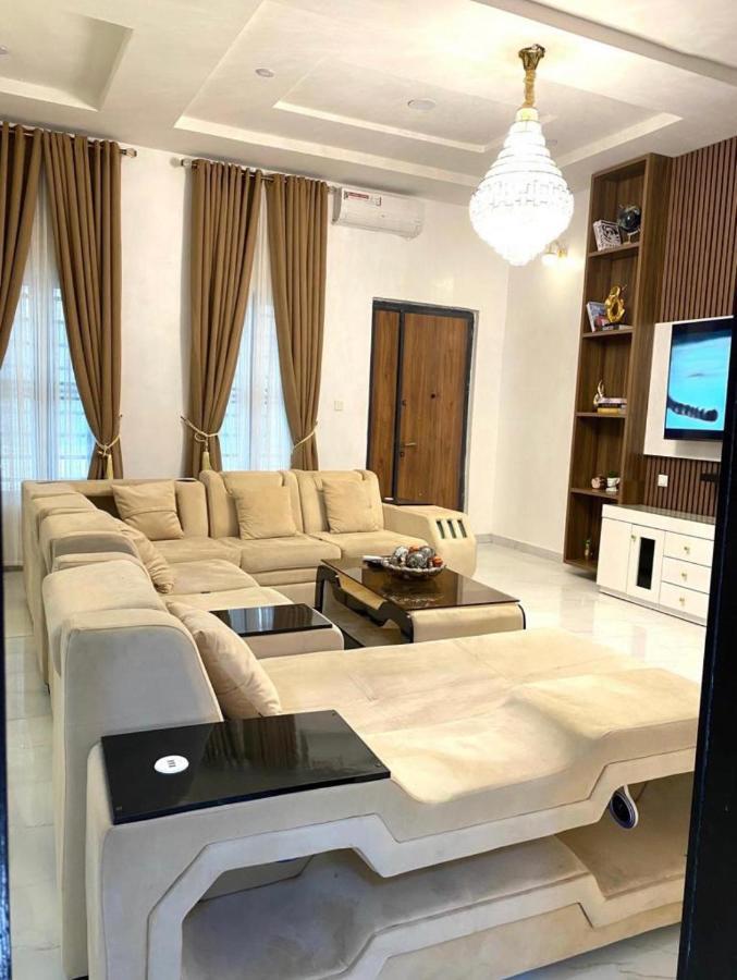 Urban Retreat Luxury Shortlet Apartment Lekki Ajah Lagos With Pool And Gym 外观 照片