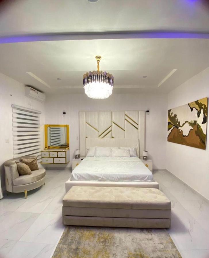 Urban Retreat Luxury Shortlet Apartment Lekki Ajah Lagos With Pool And Gym 外观 照片